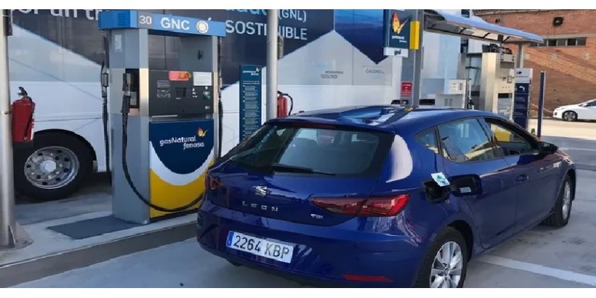 Comprar coche a gas: ahorra en combustible y contamina poco, pero ¿tenemos gasinera cerca?